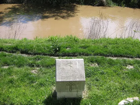 1280px-Basarbovsky-relics-memorial_8NNV