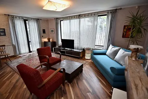 857729468_9jo6