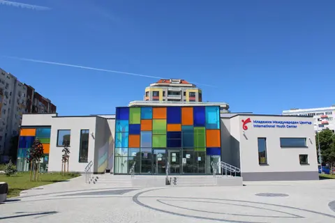 МЛАДЕЖКИ КУЛТУРЕН ЦЕНТЪР БУРГАС — снимка 2 от сайта на фирмата