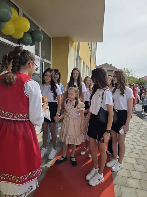 СОУ Никола Йонков Вапцаров — снимка 6 от сайта на фирмата