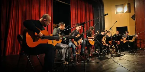 Китарното училище (Guitar School) — снимка 1 от сайта на фирмата