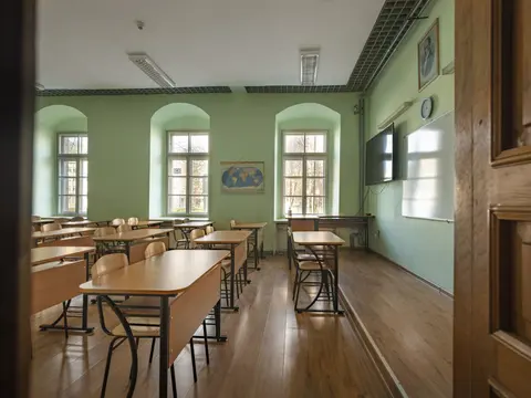 Национална Априловска Гимназия — снимка 3 от сайта на фирмата