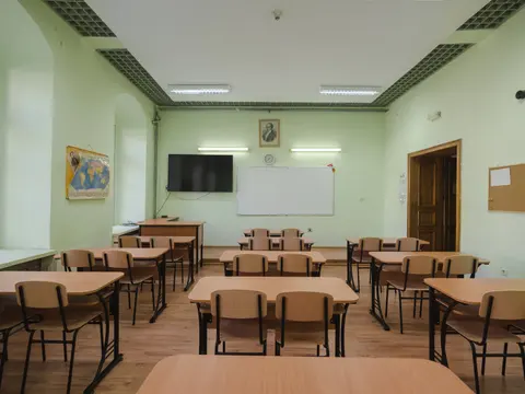 Национална Априловска Гимназия — снимка 4 от сайта на фирмата