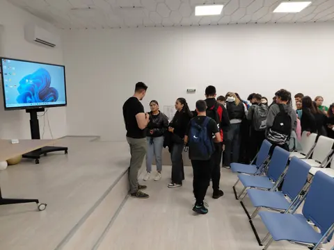Професионална гимназия по лека промишленост и туризъм Казанлък — снимка 2 от сайта на фирмата