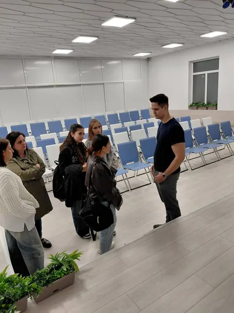 Професионална гимназия по лека промишленост и туризъм Казанлък — снимка 5 от сайта на фирмата
