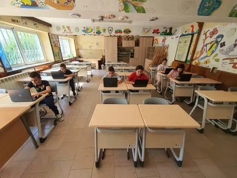 Първо Основно Училище Свети Климент Охридски Сандански — снимка 3 от сайта на фирмата