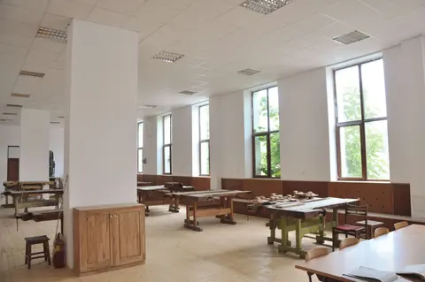 НАЦИОНАЛНА ГИМНАЗИЯ ЗА ПРИЛОЖНИ ИЗКУСТВА ТРЕВНЕНСКА ШКОЛА Трявна — снимка 4 от сайта на фирмата