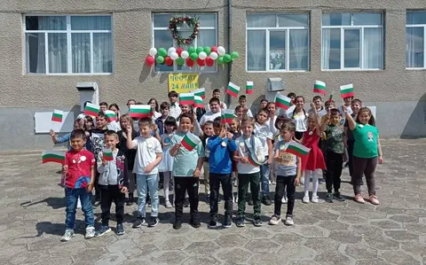 Основно Училище Д — снимка 1 от сайта на фирмата