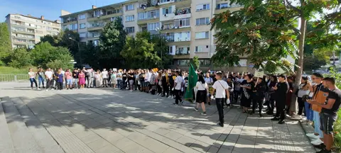 Професионална Гимназия по Текстилни и Кожени Изделия София — снимка 2 от сайта на фирмата