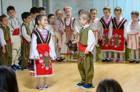 Детска Градина Пчелица Казанлък — снимка 7 от сайта на фирмата