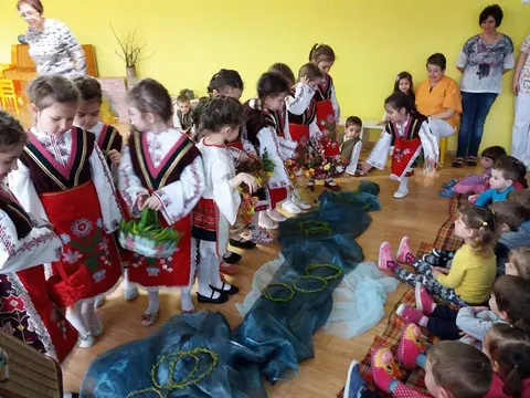 Детска Градина Пчелица Казанлък — снимка 6 от сайта на фирмата