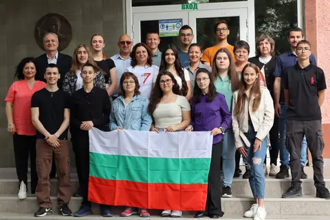 Професионална Гимназия По Лека Промишленост И Икономика Атанас Буров Горна Оряховица ( ПГЛПИ Атанас Буров Горна Оряховица ) — снимка 7 от сайта на фирмата