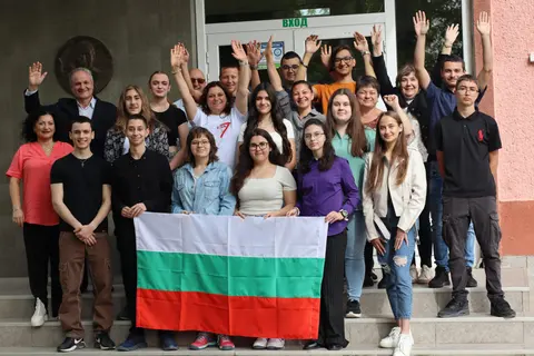 Професионална Гимназия По Лека Промишленост И Икономика Атанас Буров Горна Оряховица ( ПГЛПИ Атанас Буров Горна Оряховица ) — снимка 8 от сайта на фирмата