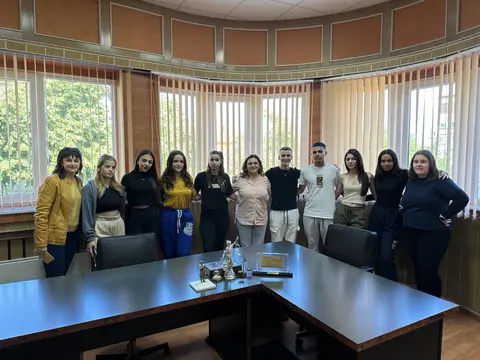 Професионална Гимназия По Лека Промишленост И Икономика Атанас Буров Горна Оряховица ( ПГЛПИ Атанас Буров Горна Оряховица ) — снимка 3 от сайта на фирмата