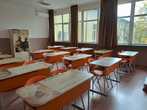 Средно училище Никола Йонков Вапцаров Петрич — снимка 10 от сайта на фирмата