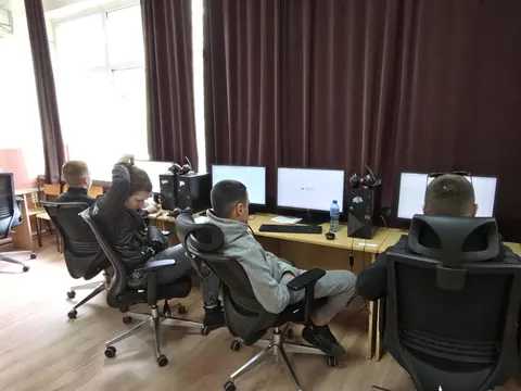 Средно училище Никола Йонков Вапцаров Петрич — снимка 4 от сайта на фирмата