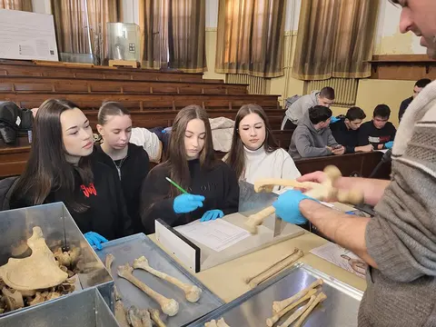 125 Средно Училище с изучаване на чужди езици Боян Пенев София — снимка 1 от сайта на фирмата