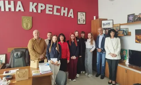 СУ Паисий Хилендарски Кресна ( Средно училище Свети Паисий Хилендарски Кресна ) — снимка 1 от сайта на фирмата