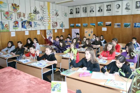 Средно Училище Петко Рачов Славейков Добрич  ( СУ Добрич ) — снимка 1 от сайта на фирмата