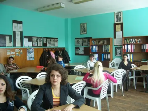 Средно Училище Петко Рачов Славейков Добрич  ( СУ Добрич ) — снимка 2 от сайта на фирмата