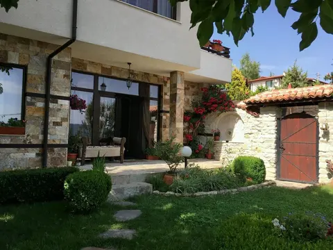 Стоянова къща язовир Кърджали — снимка 1 от сайта на фирмата