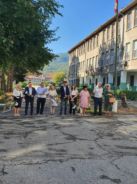 ПРОФЕСИОНАЛНА ГИМНАЗИЯ ПО ЛОЗАРСТВО И ВИНАРСТВО ХРИСТО БОТЕВ ПЕРУЩИЦА - — снимка 2 от сайта на фирмата