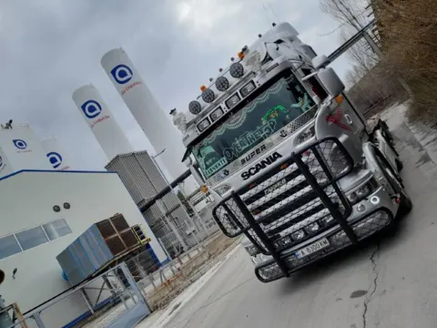 transport-services-petronelli8_GU8-