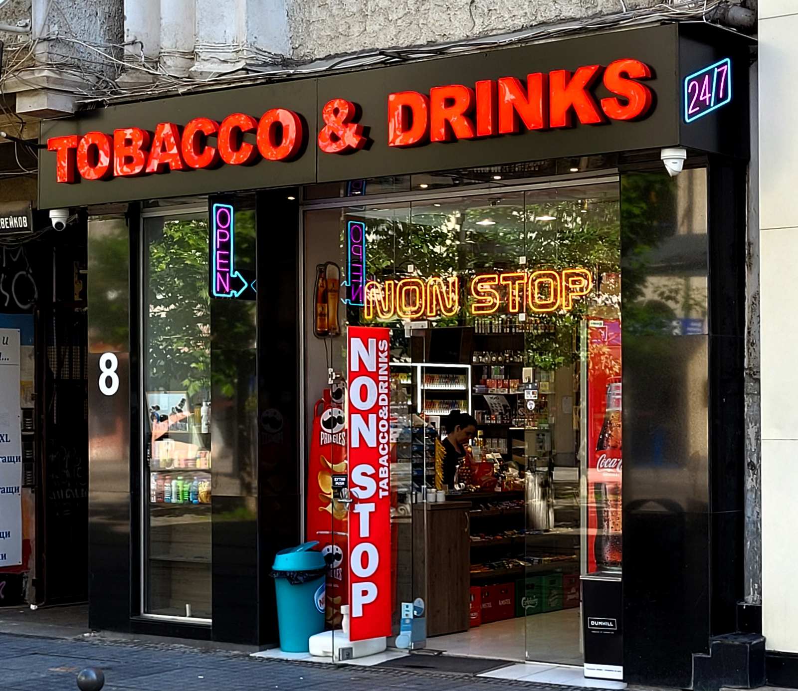 Tabacco and drinks