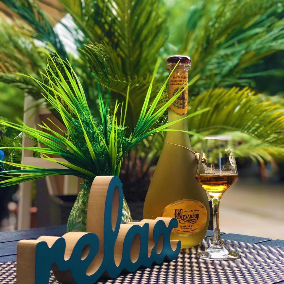  RELAX Bar and Dinner - Obedno menyu, deserti i traditsionna Balgarska kuhnya Varshets