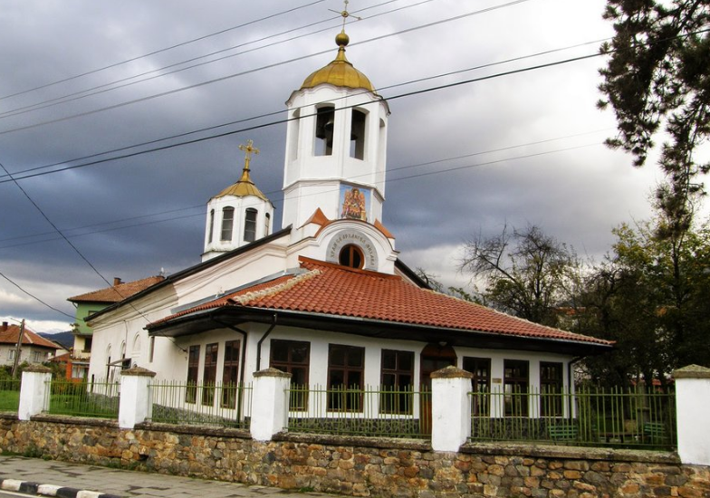 Църква Свети Архангел Михаил Етрополе