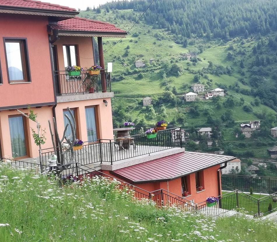 Вила Веселата къща Чепеларе